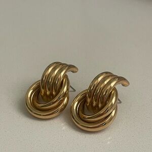 Heaven Mahem Gold Knot Earrings